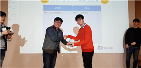 그림입니다.
        원본 그림의 이름: 엔조이비티상수상.jpg
        원본 그림의 크기: 가로 4032pixel, 세로 1960pixel
        사진 찍은 날짜: 2018년 01월 25일 오후 6:21
        카메라 제조 업체 : samsung
        카메라 모델 : SM-N950N
        프로그램 이름 : N950NKSU2BQL4
        F-스톱 : 1.7
        노출 시간 : 1/60초
        IOS 감도 : 80
        색 대표 : sRGB
        노출 모드 : 자동
        35mm 초점 거리 : 26
        프로그램 노출